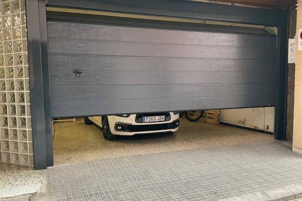 Guía para elegir la mejor puerta de garaje antes de que llegue el mal tiempo